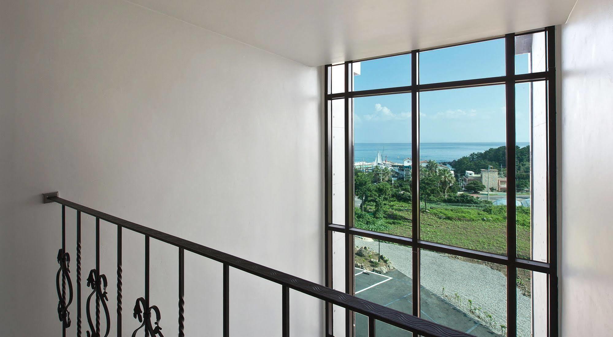 Familia Hotel Seogwipo Exterior photo