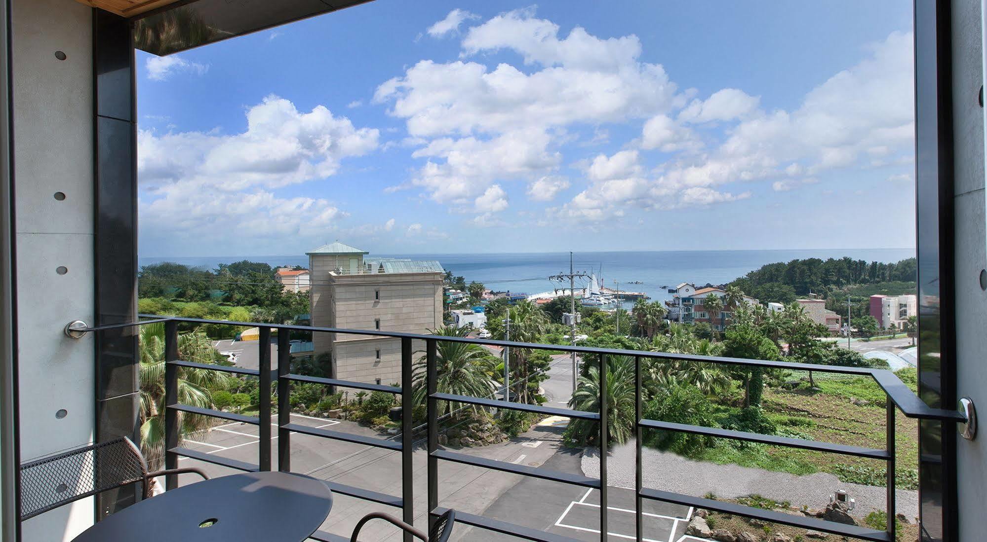 Familia Hotel Seogwipo Exterior photo